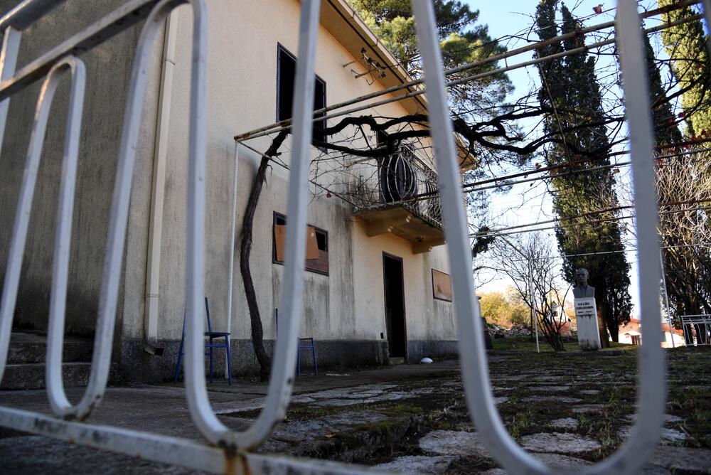 <p>Kuća narodnog heroja, prvog posljeratnog predsjednika Vlade Crne Gore, istaknutog revolucionara Blaža Jovanovića u katastrofalnom stanju</p>