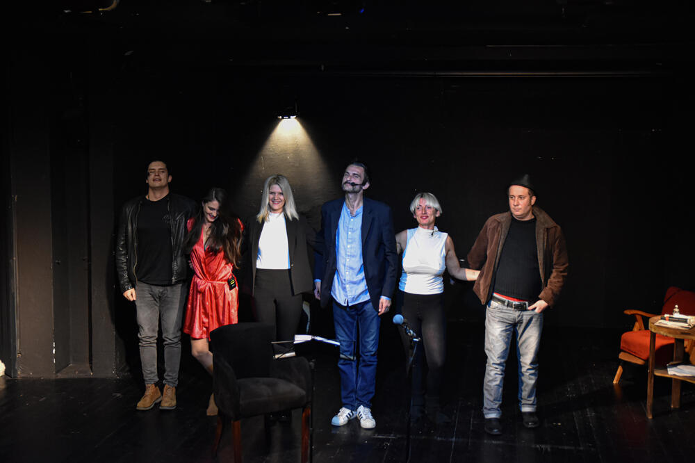 Postavili sebe u uloge kao za predstavu, Foto: Milan Matović