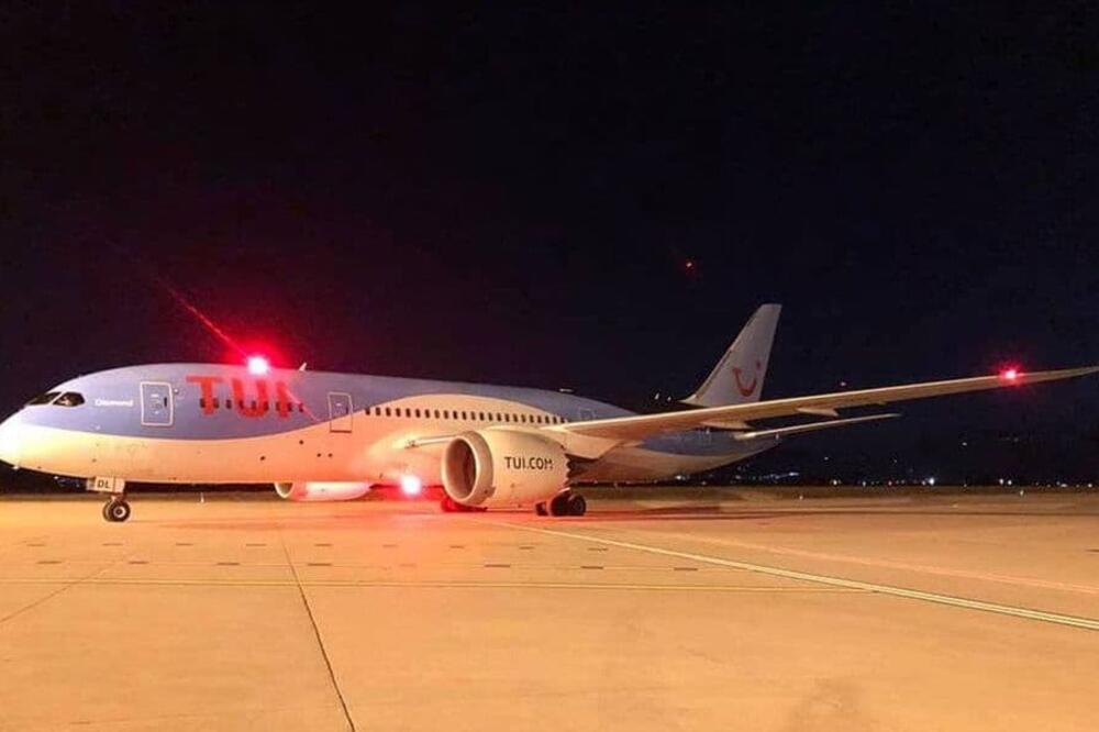 B787 u Podgorici, Foto: Aerodromi Crne Gore