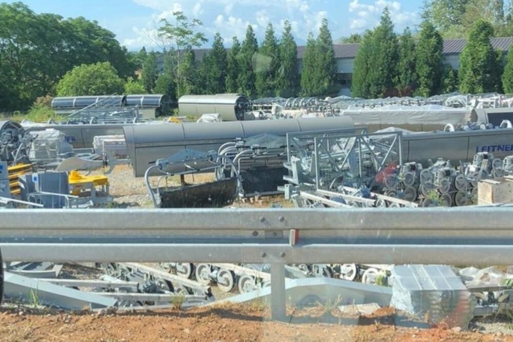 Oprema za žičaru uskladištena u Podgorici, Foto: Mirko Vuković