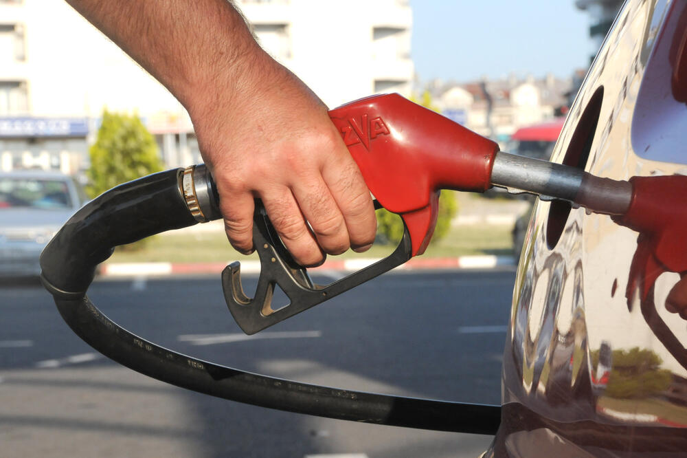 U ponedjeljak će zvanično saopštiti cijene goriva koje važe dvije sedmice: Sa pumpe, Foto: Arhiva Vijesti