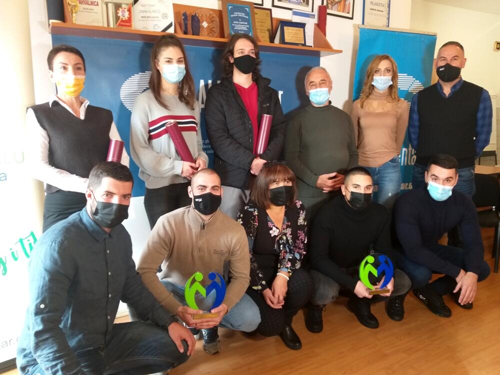 <p>Dodijeljene su i tri specijalne nagrade – nevladinom udruženju „Putevima predaka“, članu volonterskog kluba „Alfa centra“, Jovu Radoviću, i volonterima opštinske organizacije Crvenog krsta Nikšić</p>