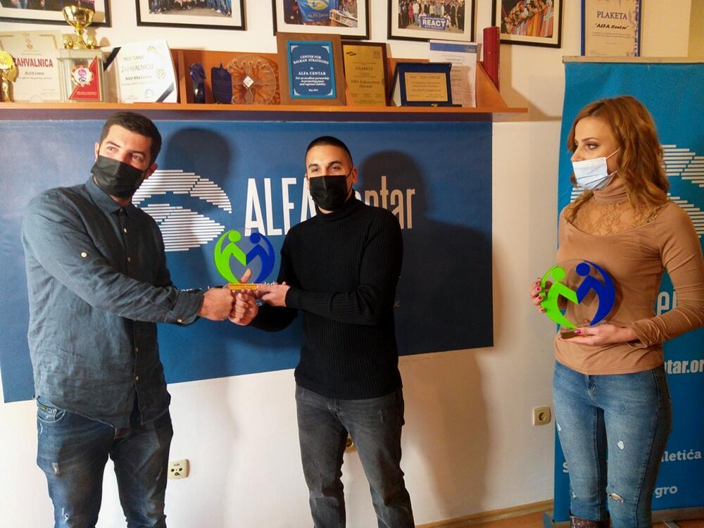 <p>Dodijeljene su i tri specijalne nagrade – nevladinom udruženju „Putevima predaka“, članu volonterskog kluba „Alfa centra“, Jovu Radoviću, i volonterima opštinske organizacije Crvenog krsta Nikšić</p>