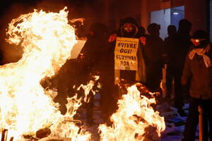 Novi protesti u Parizu, policija upotrijebila suzavac
