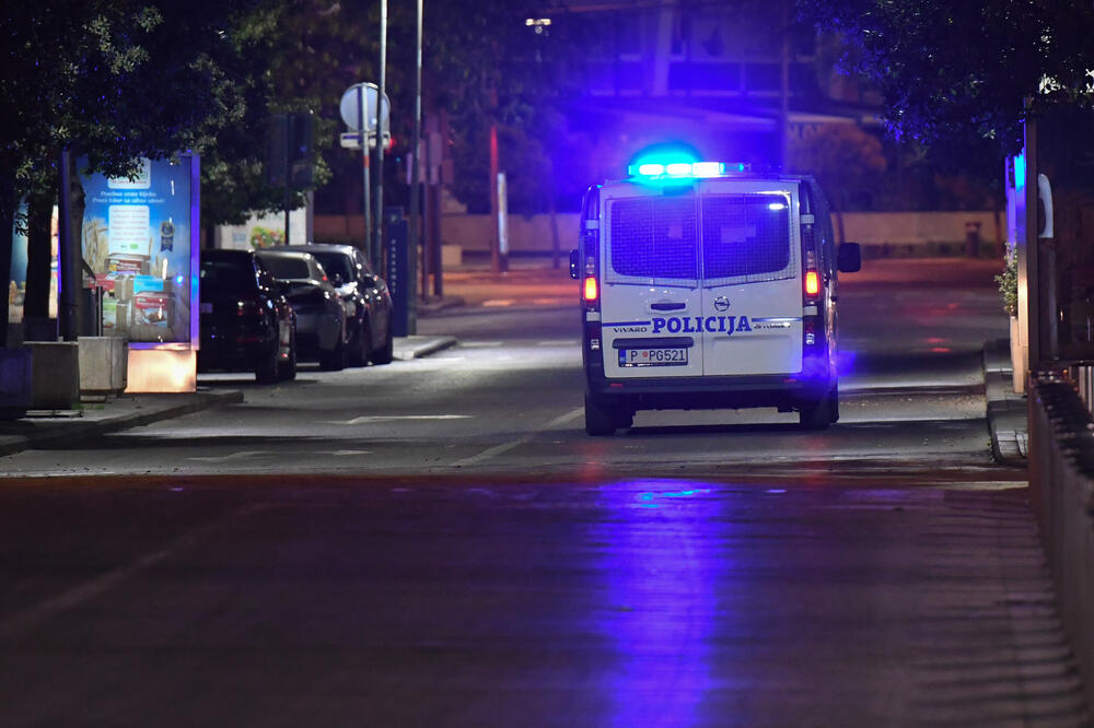 Na snazi mjere zabrane izlaska iz objekta stanovanja od 19 do 5 sati -, Foto: Savo Prelević