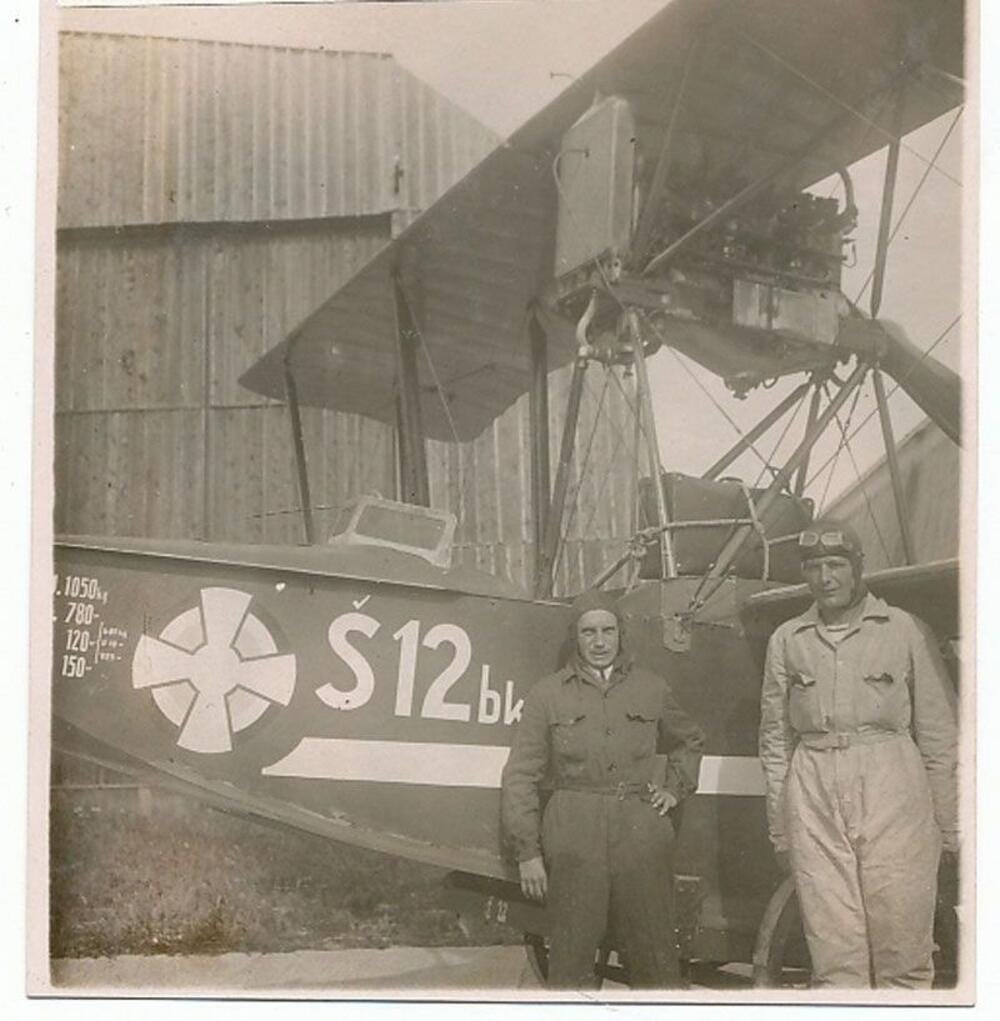 Pilot i mehaničar uz šimiku u Kumboru