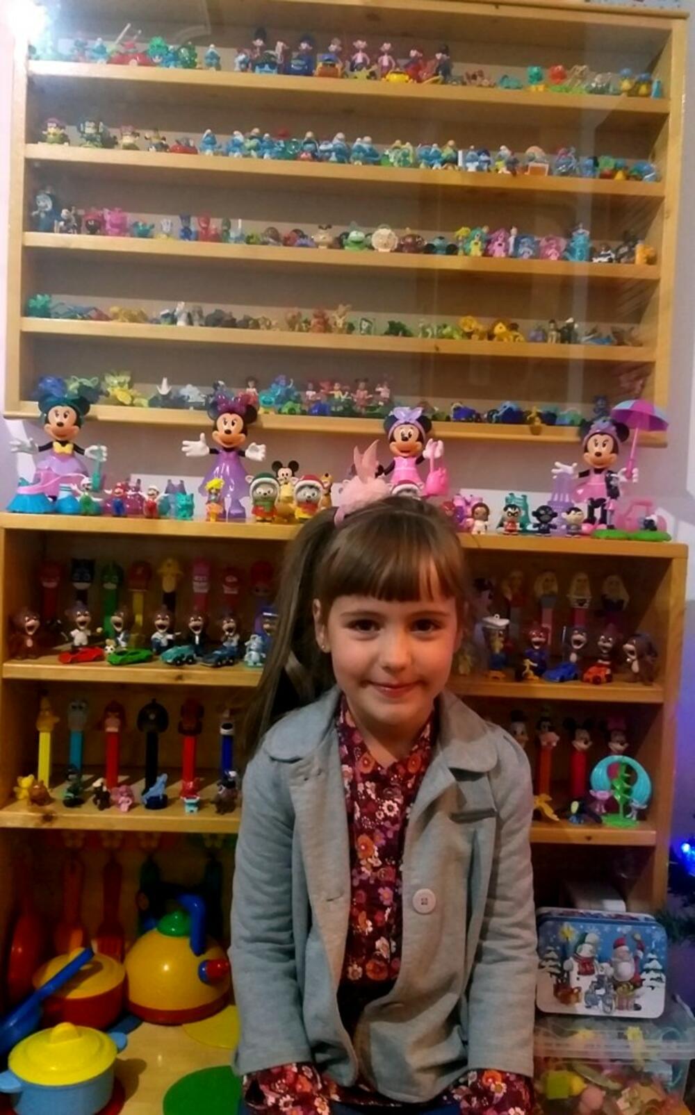 <p>Iako i Miličino kolekcionarstvo košta, djevojčica sa osmijehom kaže da tata mnogo više novca troši na svoje kolekcije, kao i da se njih dvoje nikada ne svađaju oko tog čija kolekcija je bolja, zanimljivija i skuplja</p>