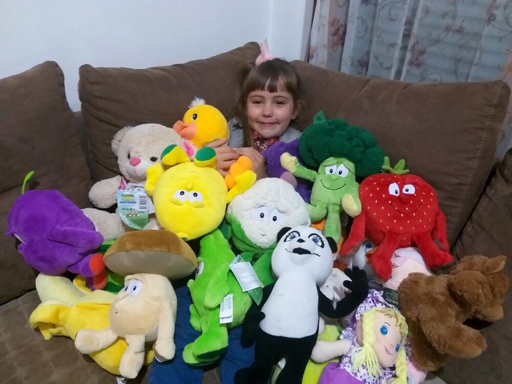 <p>Iako i Miličino kolekcionarstvo košta, djevojčica sa osmijehom kaže da tata mnogo više novca troši na svoje kolekcije, kao i da se njih dvoje nikada ne svađaju oko tog čija kolekcija je bolja, zanimljivija i skuplja</p>