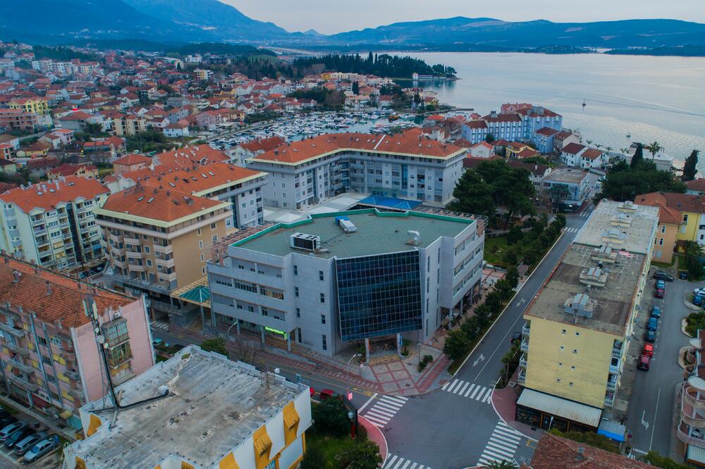 Zgrada Opštine u centru Tivta, Foto: Služba zaštite Tivat