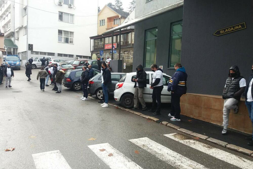 Danas ispred suda, Foto: Jadranka Ćetković