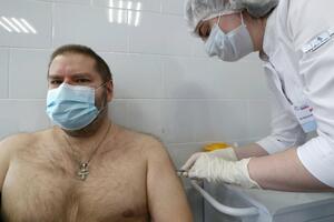 Koronavirus i vakcina: Užurbano davanje Sputnjika V nepovjerljivim...