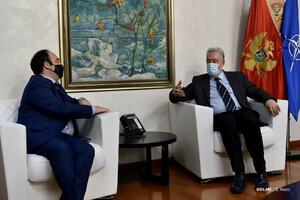 "Francuska spremna da pomogne i podrži Vladu"