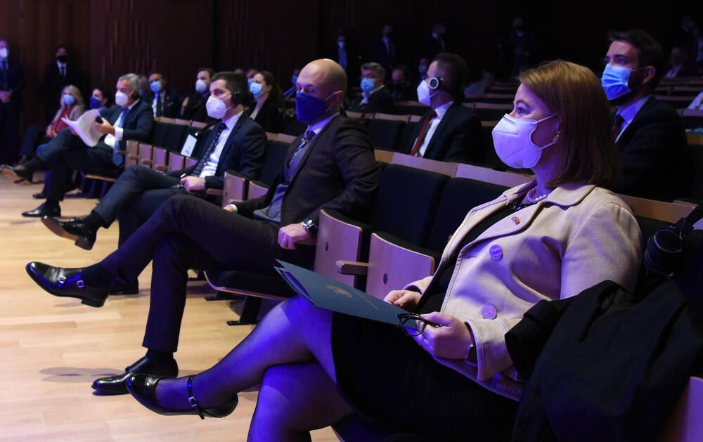 <p>Predsjednik Skupštine Aleksa Bečić kazao je da su Sporazumom koji su potpisale koalicije na vlasti potvrdili da nemaju namjeru da mijenjaju spoljno-politički kurs zemlje</p>