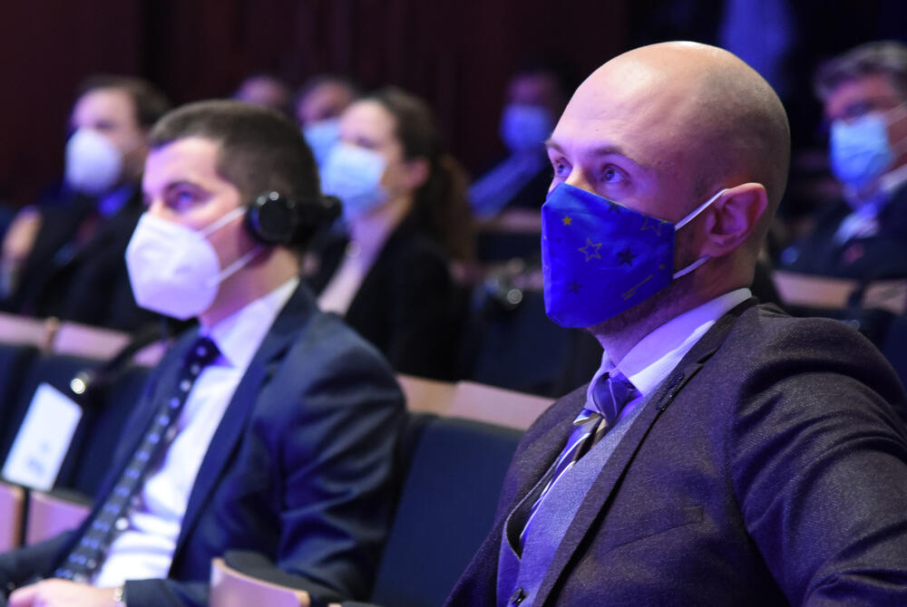 <p>Predsjednik Skupštine Aleksa Bečić kazao je da su Sporazumom koji su potpisale koalicije na vlasti potvrdili da nemaju namjeru da mijenjaju spoljno-politički kurs zemlje</p>