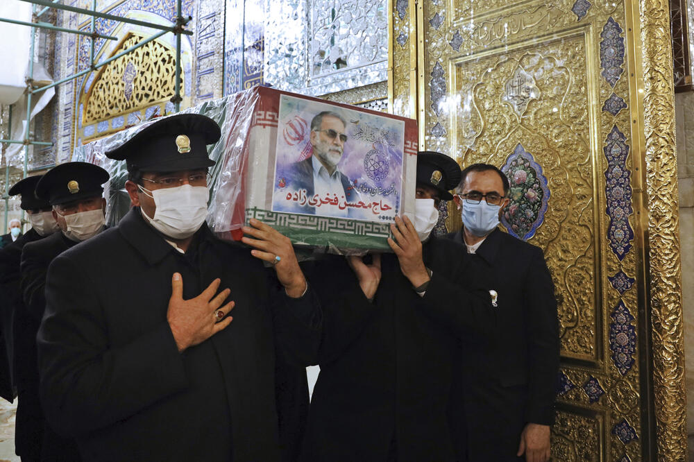 Atentati su stari koliko i politika: Sa sahrane naučnika Fahrizadeha, Foto: AP