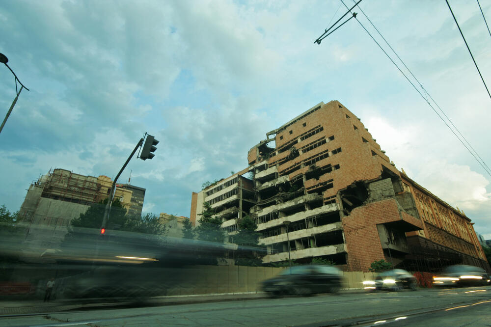 Zgrada u Beogradu oštećena tokom NATO bombardovanja, Foto: Shutterstock
