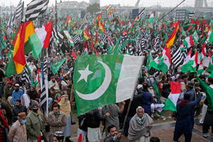 Demonstranti u Pakistanu traže odlazak premijera Kana