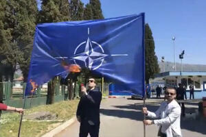 DPS: I Bojanić prisustvovao paljenju NATO zastave