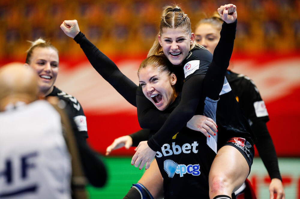 Jovanka Radičević i Majda Mehmedović, Foto: Anze Malovrh / kolektiff