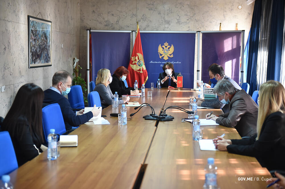Ministar Sekulović sa predstavnicima nevladinih organizacija, Foto: MUP