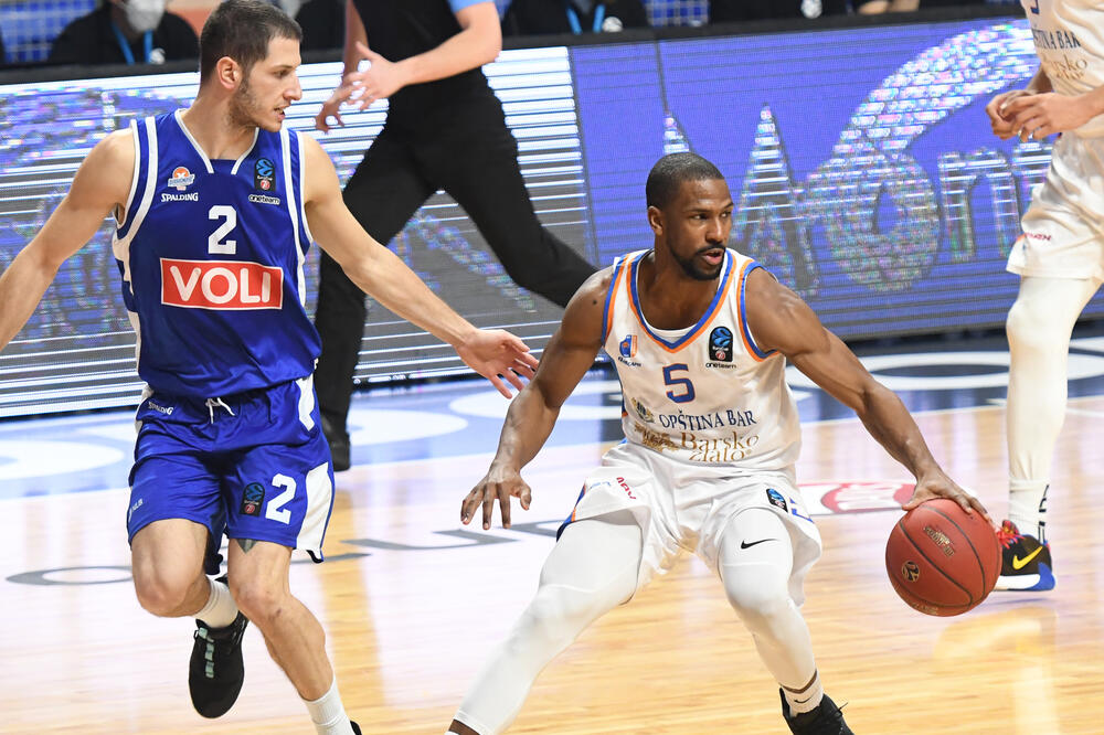 Sa jednog od ranijih duela Mornara i Budućnosti, Foto: Savo Prelević