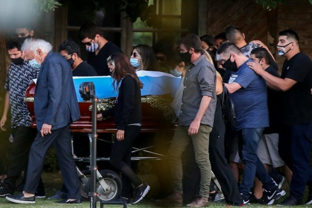 Maradona je sahranjen na privatnom groblju u Buenos Airesu, Foto: Reuters