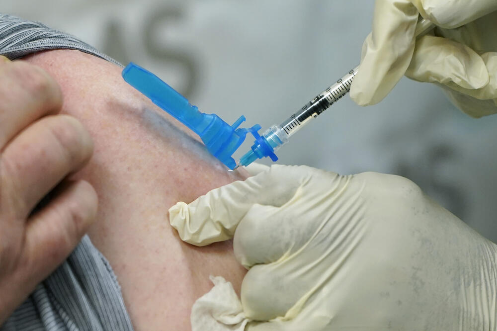 Preko Kovaksa je predviđena nabavka dvije milijarde vakcina do kraja 2021. godine, Foto: AP