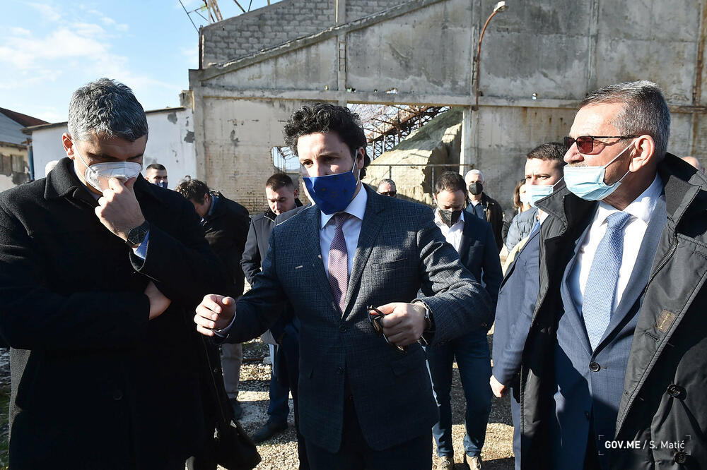 Pomoći će Opštinu: juče pri obilasku Solane, Foto: Vlada CG