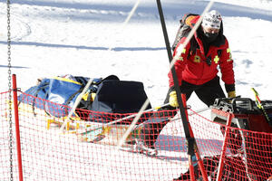 Stravičan pad austrijske skijašice, probila dvije zaštitne ograde