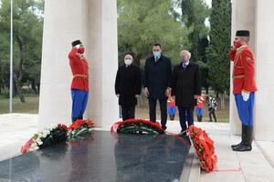 Položili vijence na spomenike Partizanu borcu i Josipu Brozu