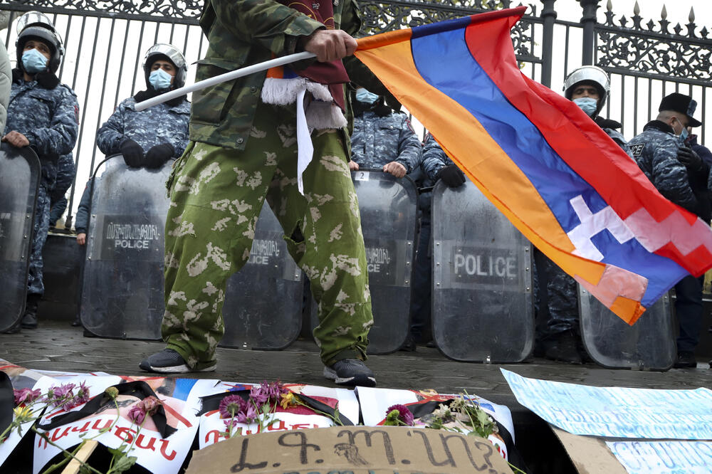 Odavanje pošte poginulima u ratu sa Azerbejdžanom, Foto: AP