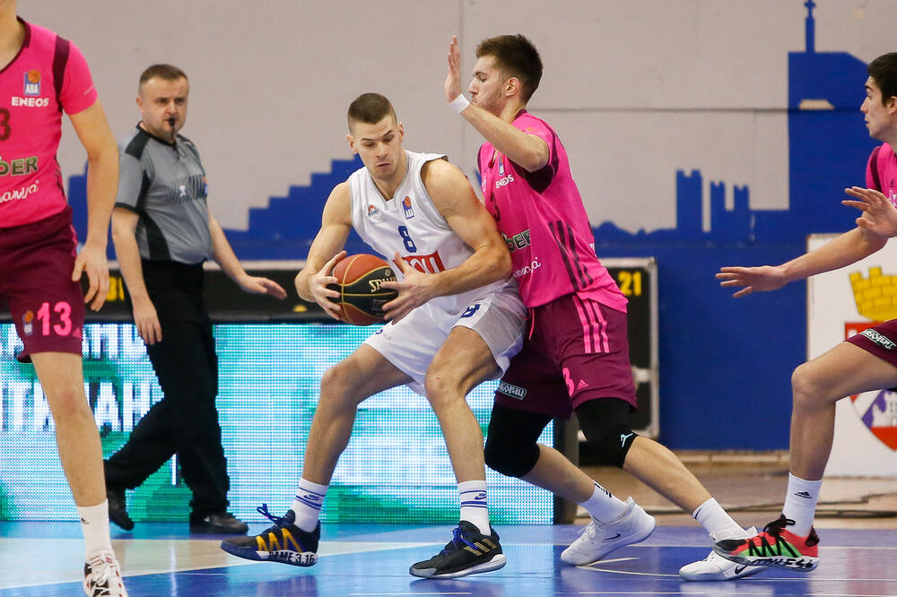 Dragan Apić na meču sa Megom, Foto: Mega Soccerbet/Ivica Veselinov