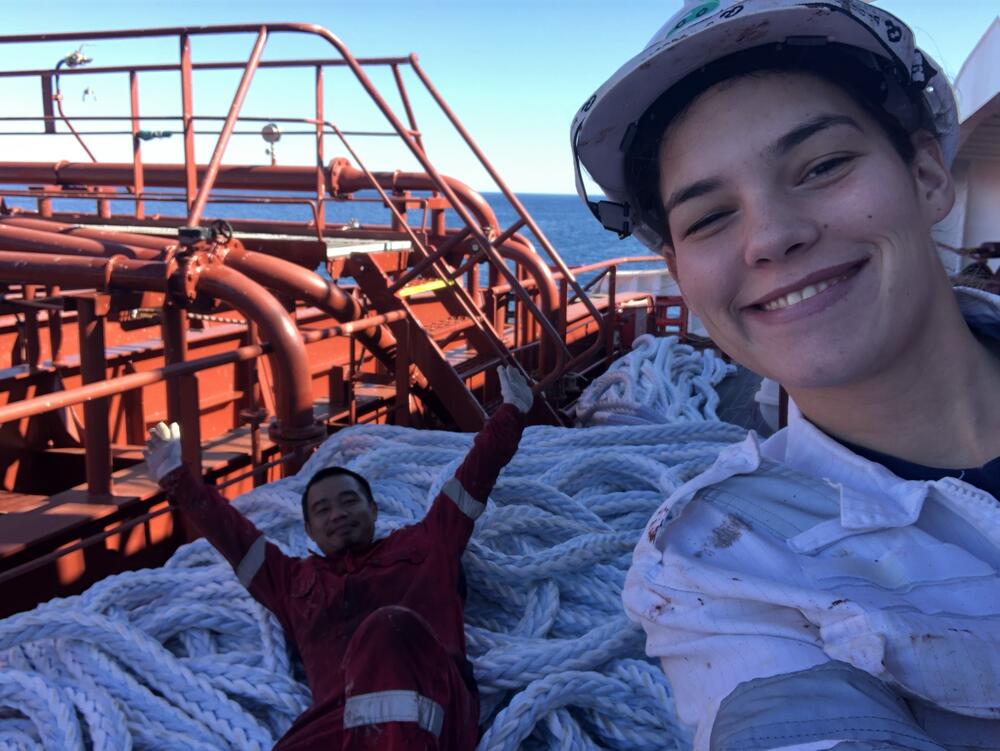 Kolege spremne da pomognu: Isidora sa kolegom, Foto: Privatna arhiva