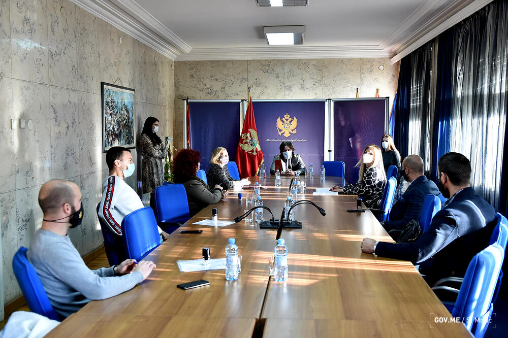 Sekulović sa predstavnicima NVO, Foto: MUP Crne Gore