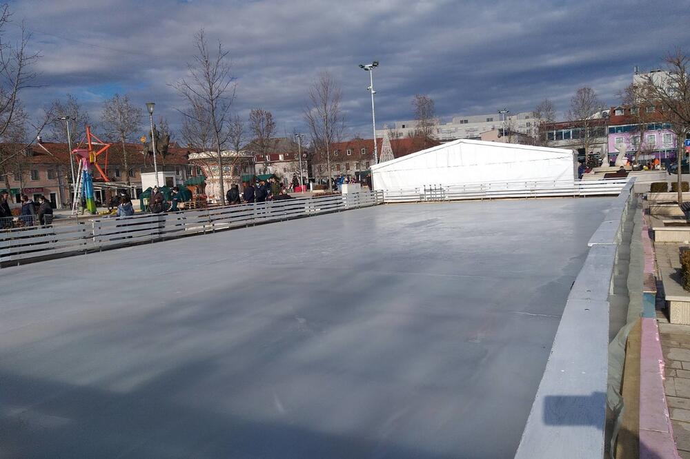 Postavljeno klizalište na gradskom trgu, Foto: Svetlana Mandić