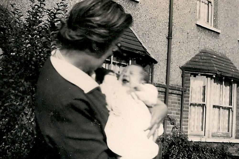 Kevin Kroslend na slici sa bakom 1961, u godini kad je rođen, Foto: Family handout