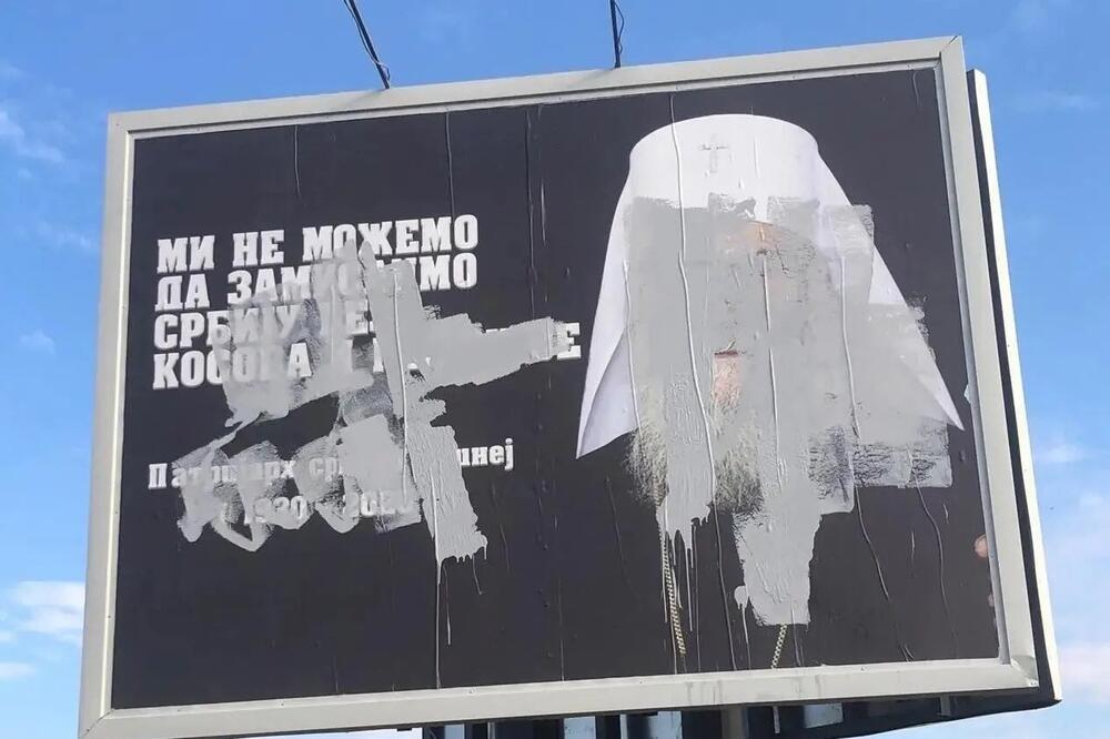 Oskrnavljeni bilbord u Zeti, Foto: Tviter/Milan Knežević