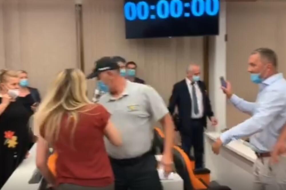 Detalj sa sporne sjednice u avgustu, Foto: Vuk Lajović