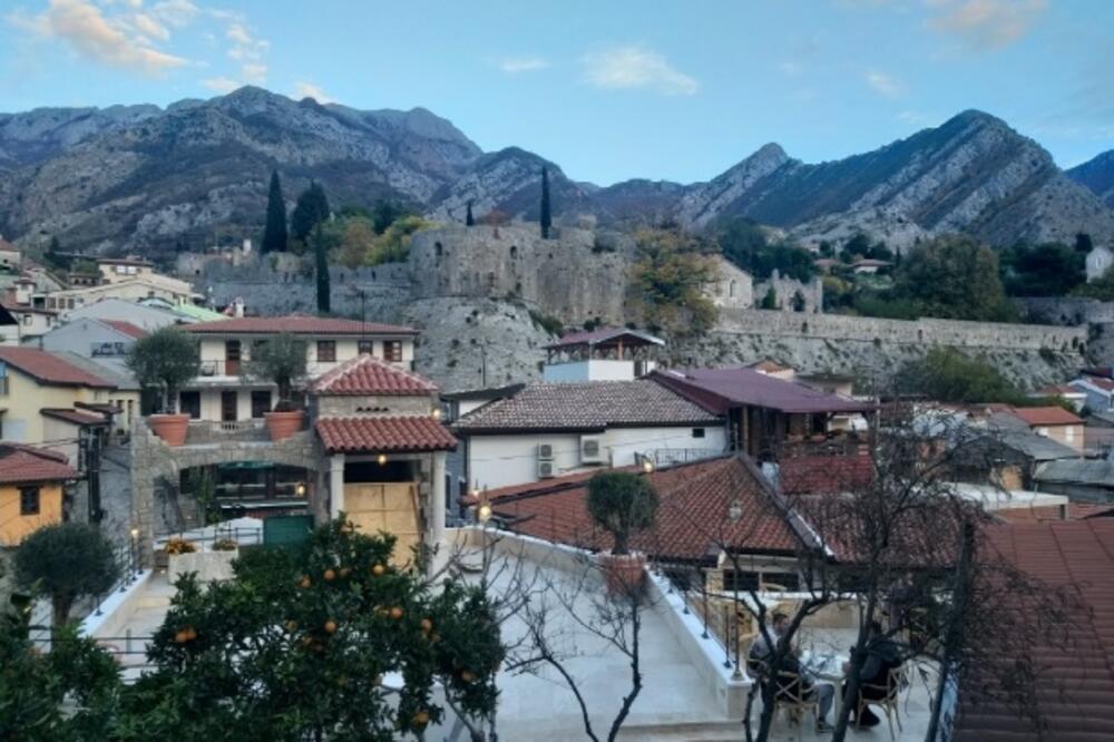 Stari Bar, Foto: Bar na dlanu