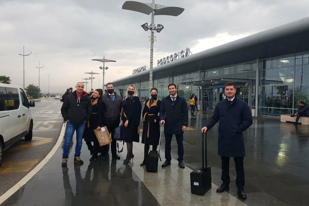 Pilot Pavlićević (desno) i posada na jutrošnjem letu, Foto: Privatna arhiva