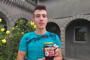 Mladi Nikšićanin dobio i treću zlatnu medalju za kvalitet meda