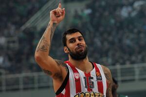 Olimpijakos produžio ugovor sa legendom