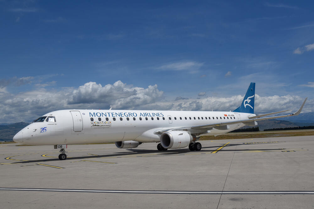 Avion "Montenegro erlajnsa", Foto: Savo Prelević