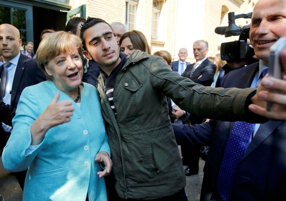 Angela Merkel sa izbjeglim Sirijcem u Berlinu 2015., Foto: Reuters
