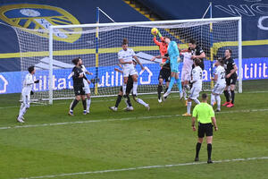 Meslije the hero of "Eland" - Leeds celebrated with an early goal from the penalty spot