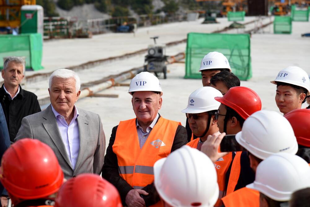 Rok završetka radova pomjeren i četvrti put: Bivši premijer Marković i Nurković na gradilištu, Foto: Boris Pejović