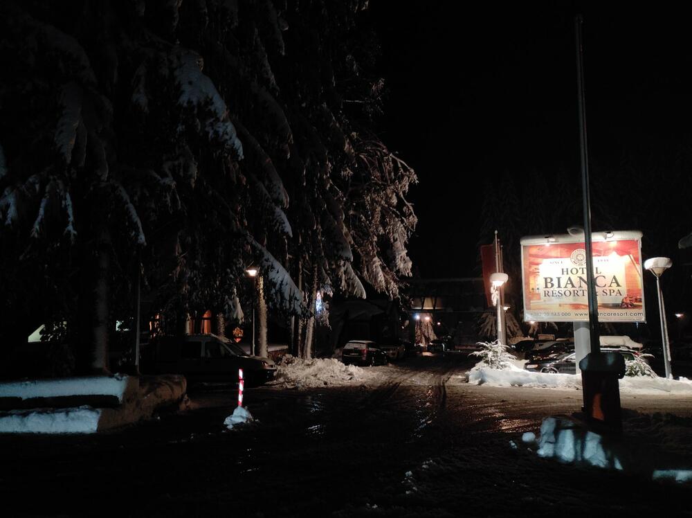 <p>U Kolašinu samo par ugostiteljskih objekata ima agregate, dok je većina kafića juče radila pod šterikama</p>