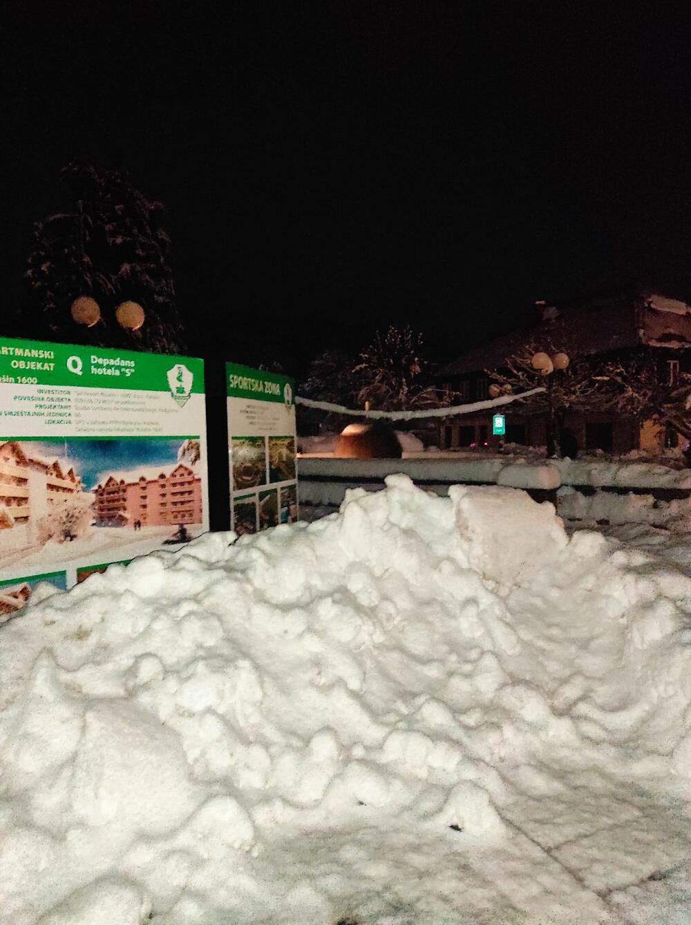 <p>U Kolašinu samo par ugostiteljskih objekata ima agregate, dok je većina kafića juče radila pod šterikama</p>