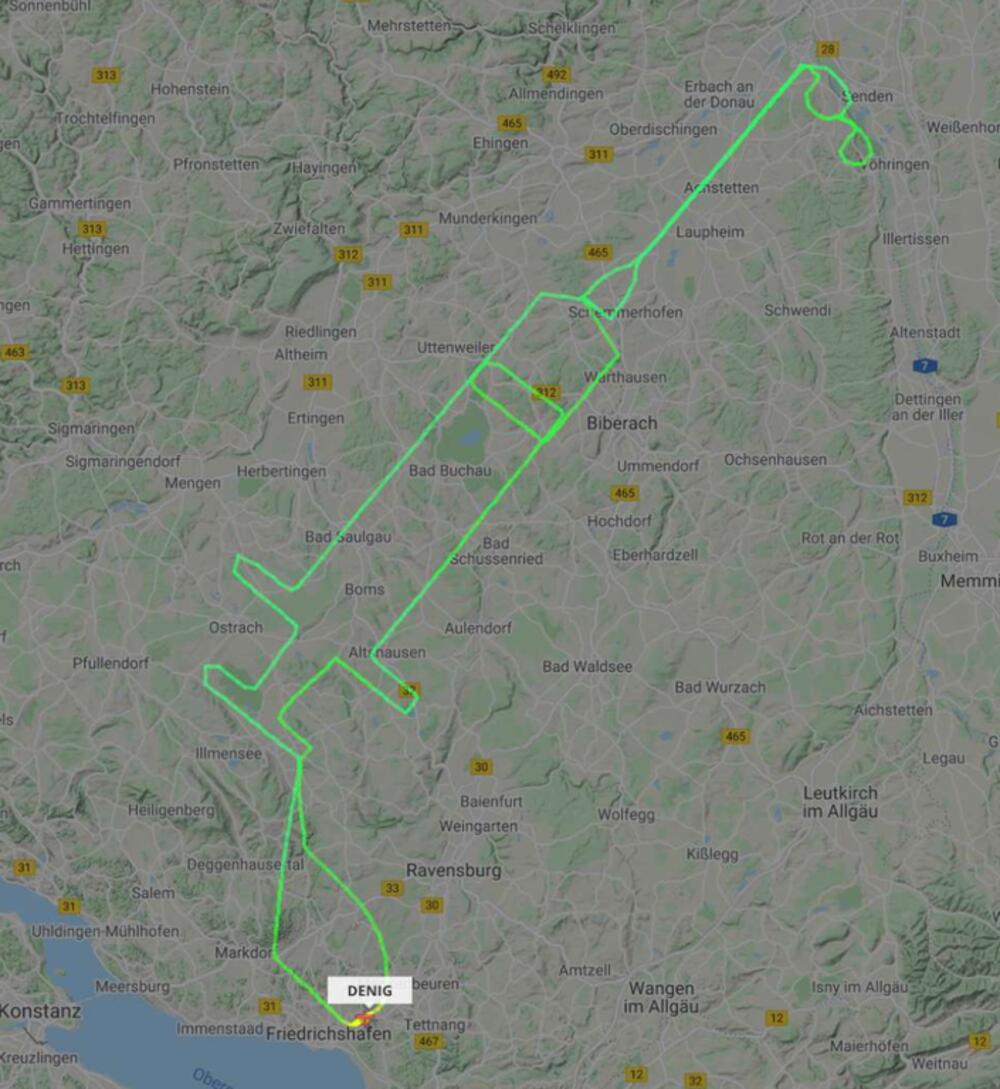 Njemački pilot Semi Kramer je početak vakcinacije proslavio slijedeći na nebu putanju u obliku šprica