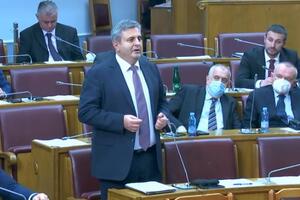 Radunović: Izmjena zakona o državnim službenicima i...